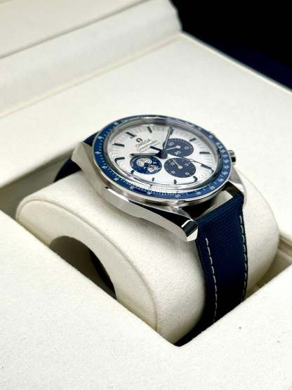 NEW 2024 Omthtega Speedmaster Silver Snoopy Award 310.32.42.50.02.001