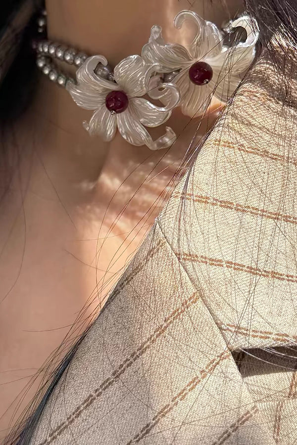 Fashionable Iris Elegant Silver Pearl Necklace-consonak