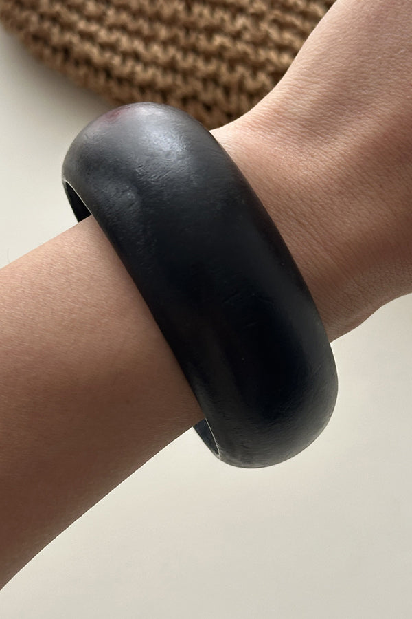 Fashionable Curved Resin Wide Bracelet-consonak