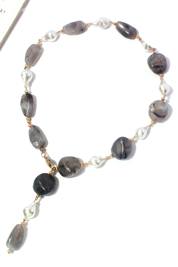 Vintage-style Irregular Beaded Necklace