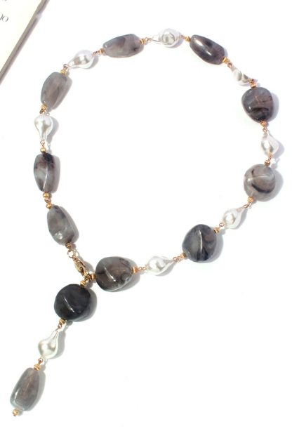 Vintage-style Irregular Beaded Necklace