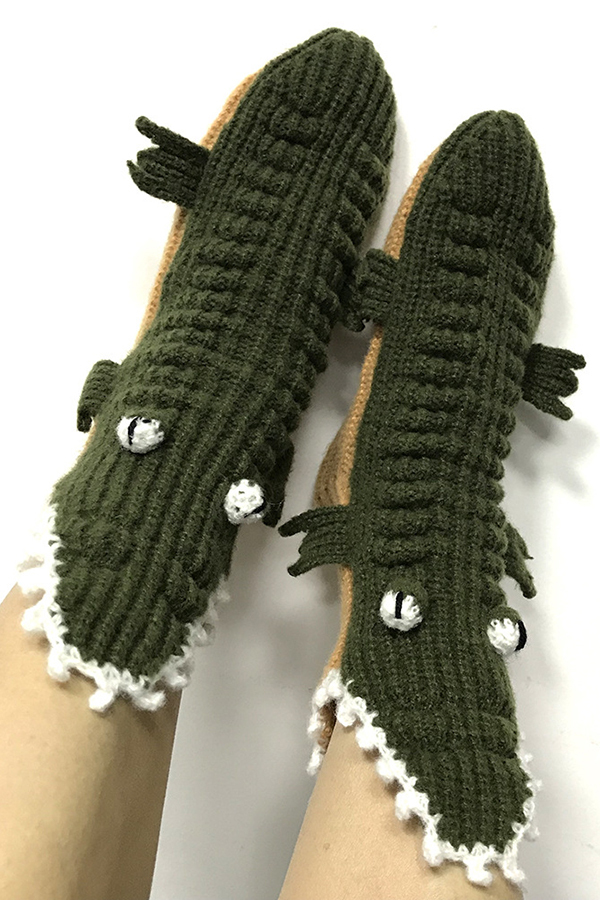 Christmas Knitted Crocodile Socks-consonak