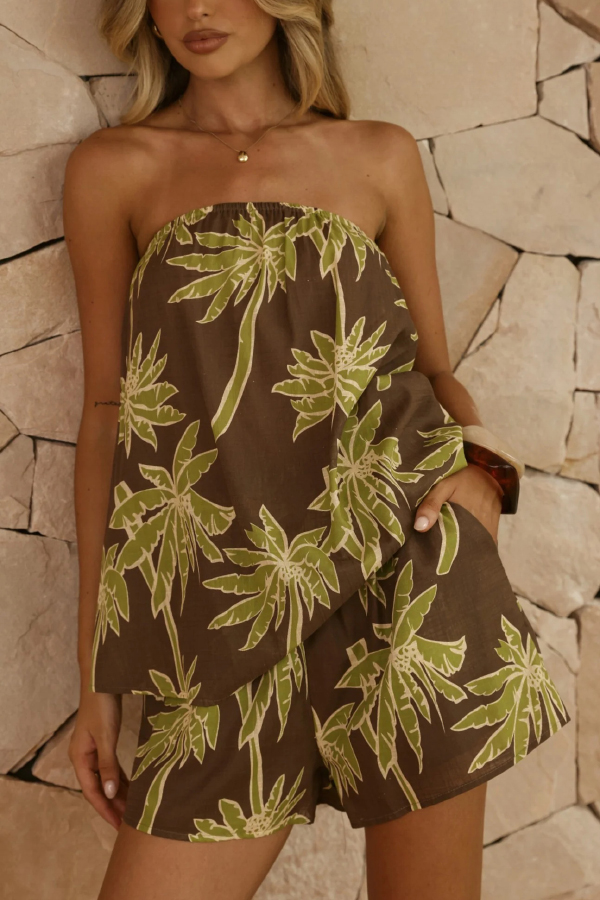 Unique Printed Sleeveless Off-shoulder Loose Top and Elastic Waist Casual Pocket Shorts Set-Consonak