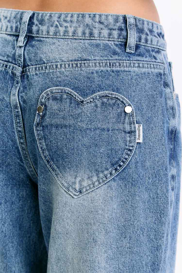 Retro-style Loose Heart-shaped Back Pockets Wide-leg Jeans