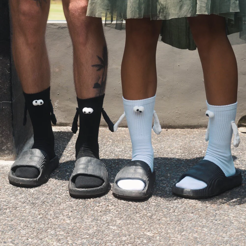 Magnetic Hand Holding Socks | Consonak