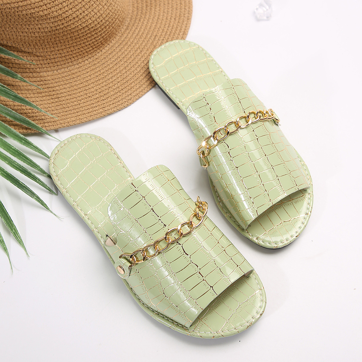 Casual Flat Beach Sandals with Chain Accessories | Consonak