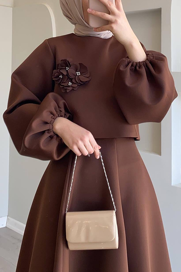 Solid Color Flower-embellished Lantern Sleeve Loose Top and Casual Maxi Skirt Set-consonak