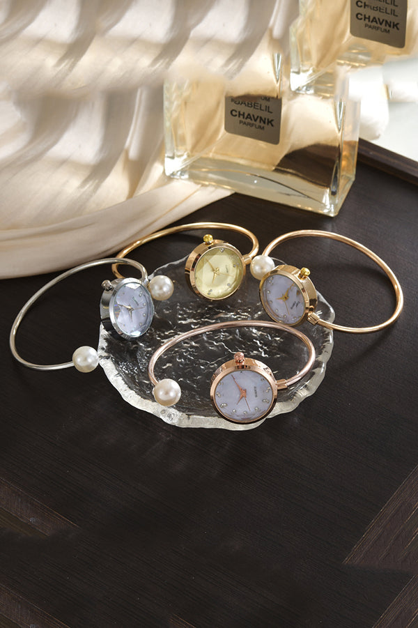 Fashionable Mother-of-Pearl Diamond Pointer Bracelet Watch | Consonak