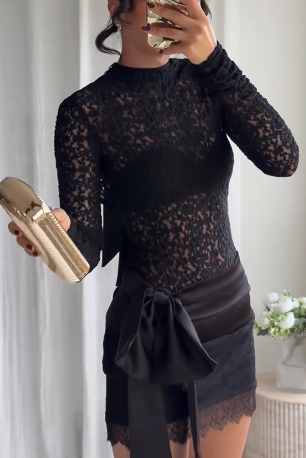 Anna Satin Bow Appliqué Mid Rise Lace Hem Mini Skirt-consonak