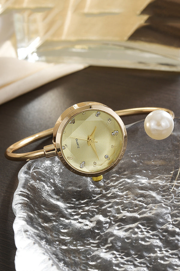 Fashionable Mother-of-Pearl Diamond Pointer Bracelet Watch | Consonak