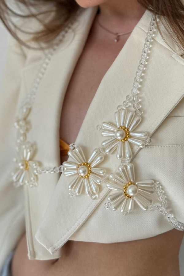 Fashionable Faux Pearl Beaded Flower Chest Chain