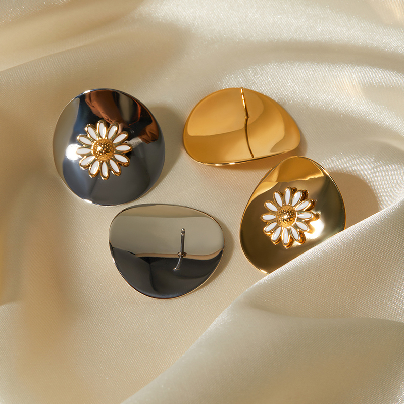 Fashionable Daisy Disc Earrings-consonak