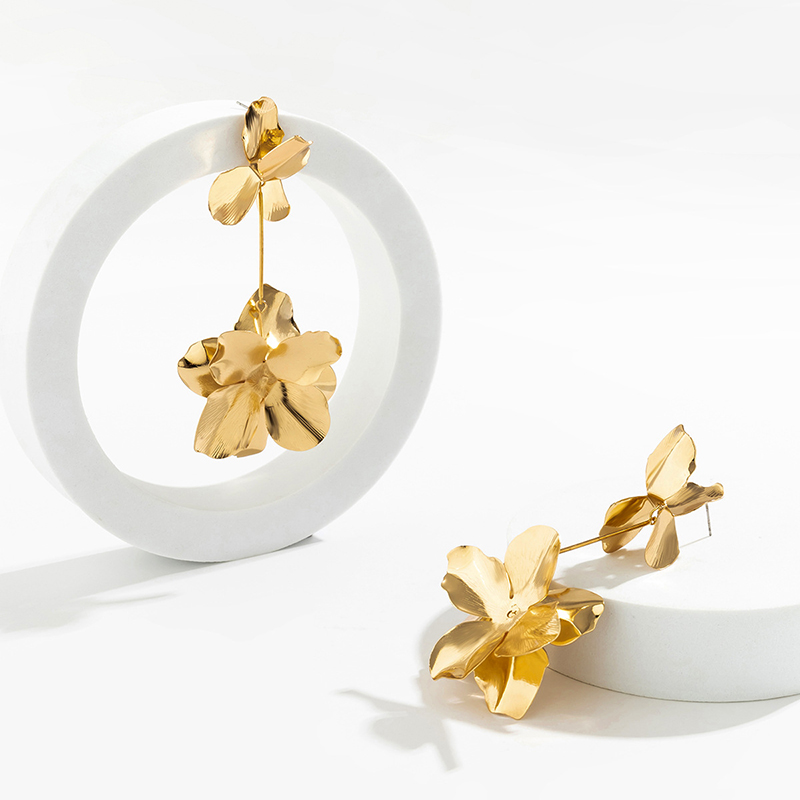 Dopamine Flower Retro Fashion Metal Stud Earrings-consonak