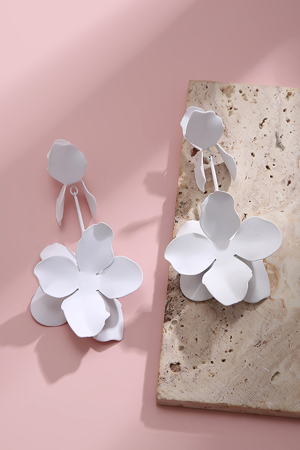 Dopamine Flower Retro Fashion Metal Stud Earrings-consonak
