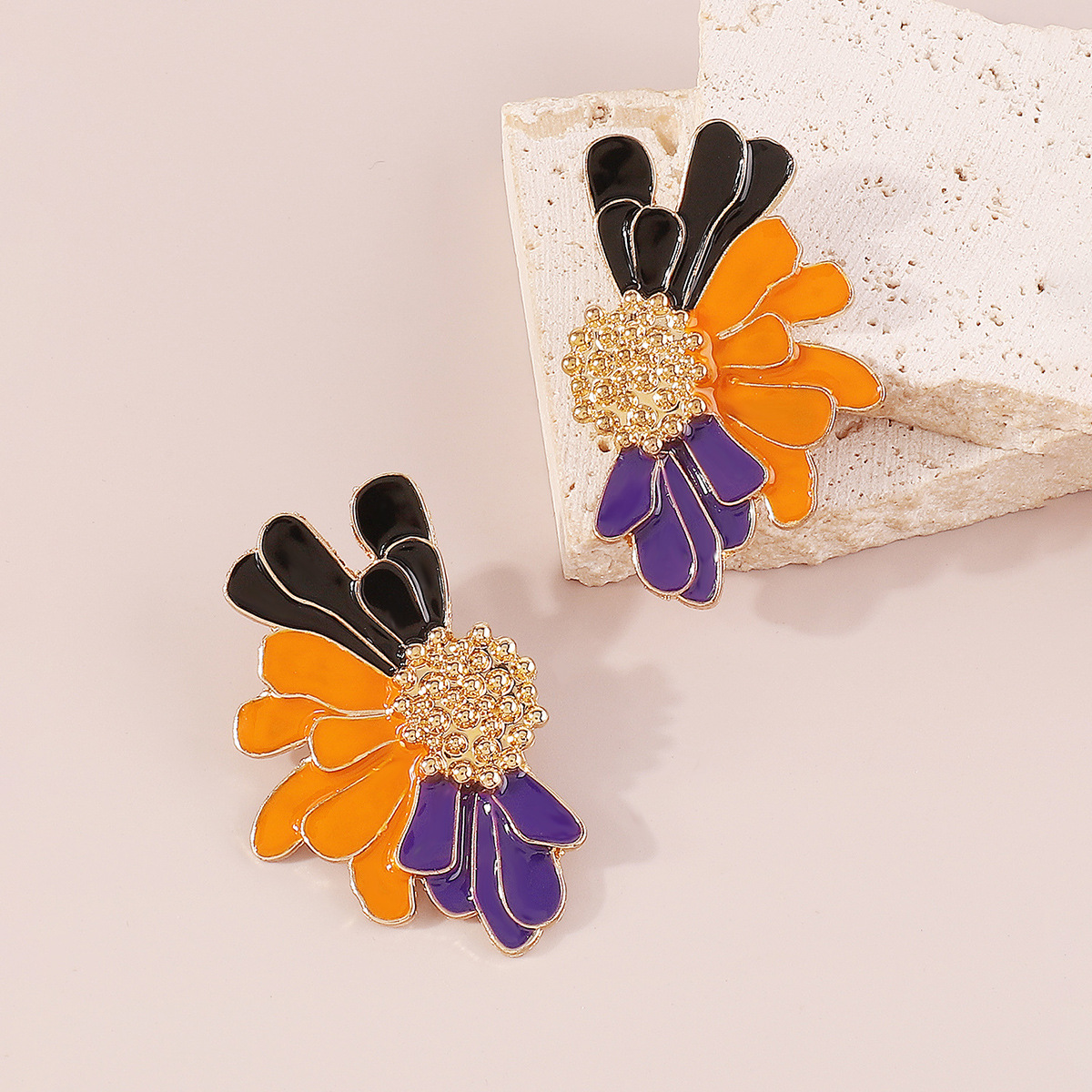 Retro Alloy Floral Pattern Earrings-consonak