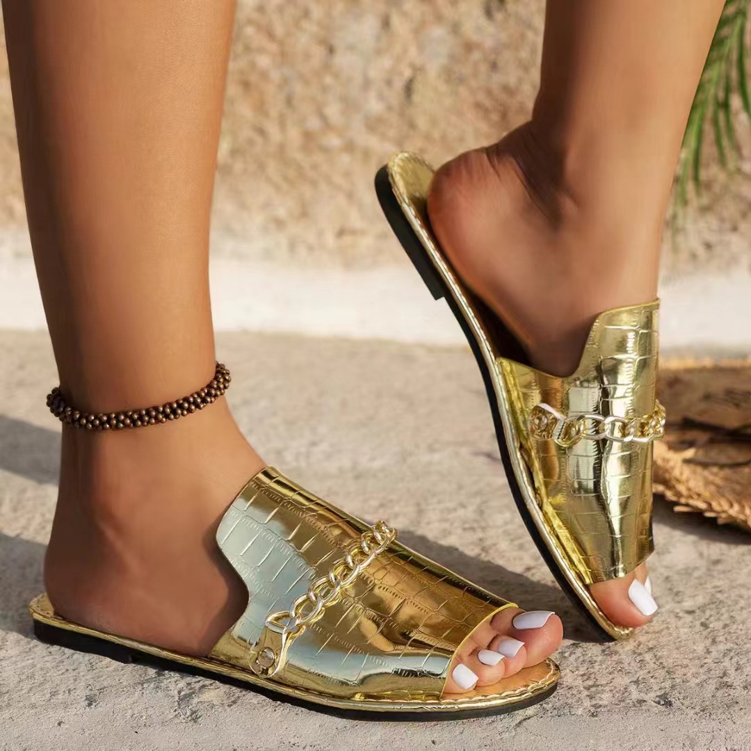 Casual Flat Beach Sandals with Chain Accessories | Consonak