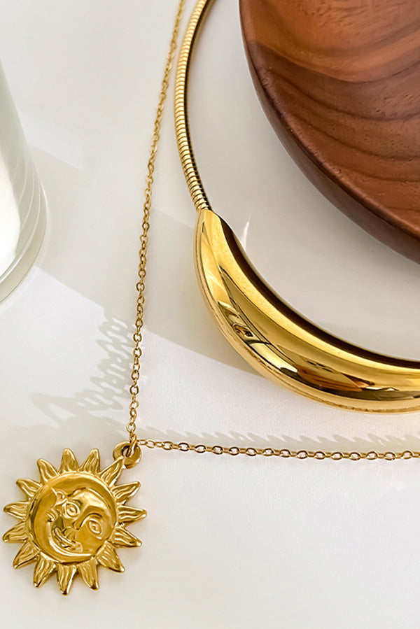 Fashionable Snake Bone Chain Sun Pendant Necklace-consonak
