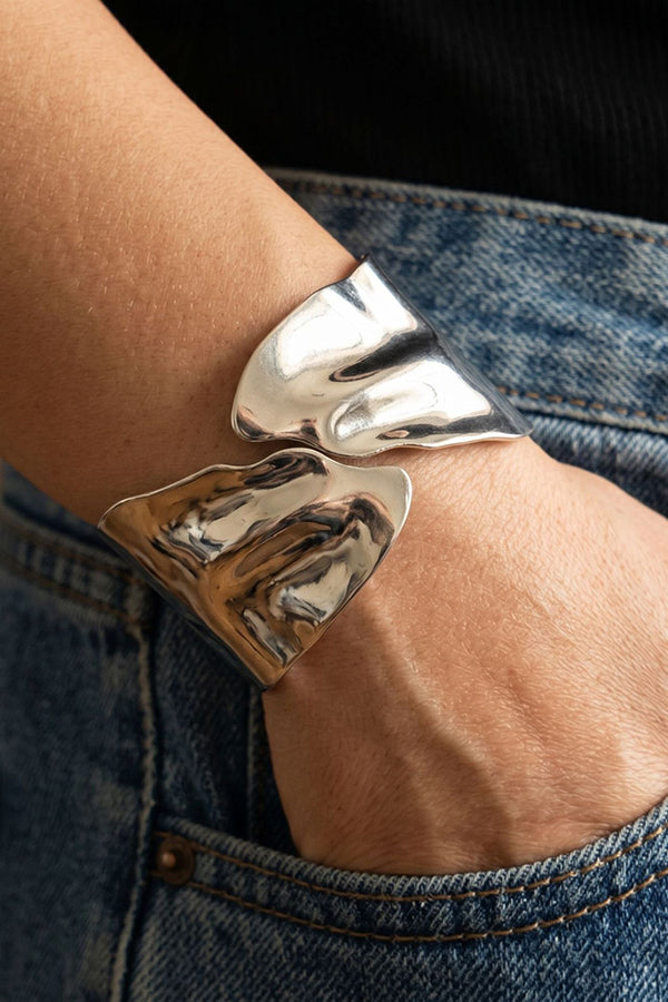 A Stylish and Distinctive Open-style Bracelet Featuring An Irregular, Crisscross Design.-Consonak