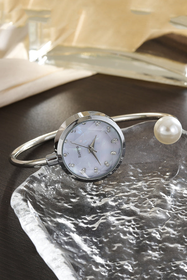 Fashionable Mother-of-Pearl Diamond Pointer Bracelet Watch | Consonak