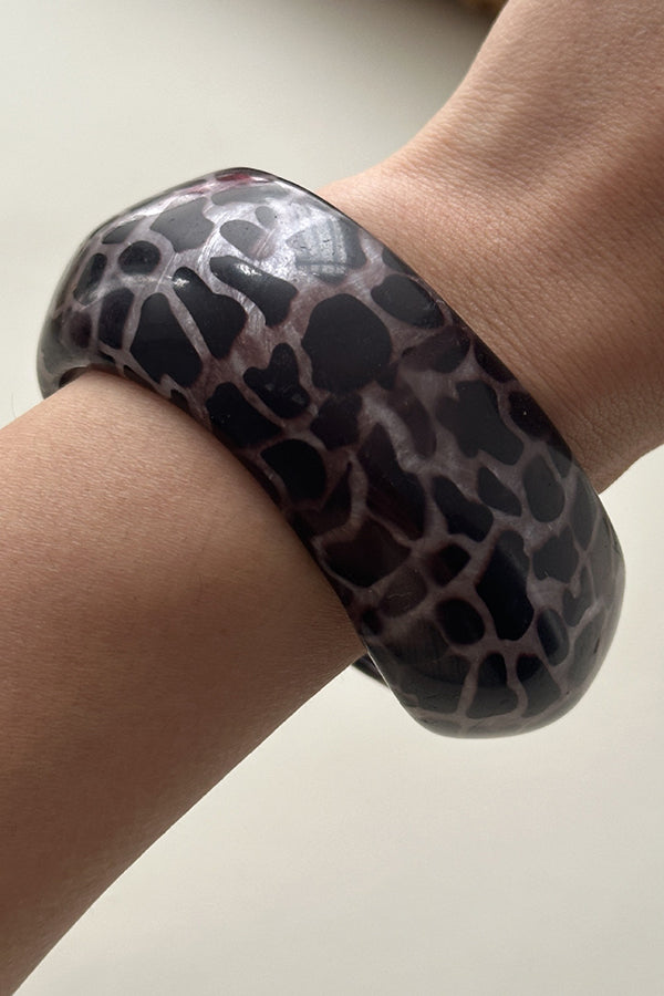 Fashionable Curved Resin Wide Bracelet-consonak