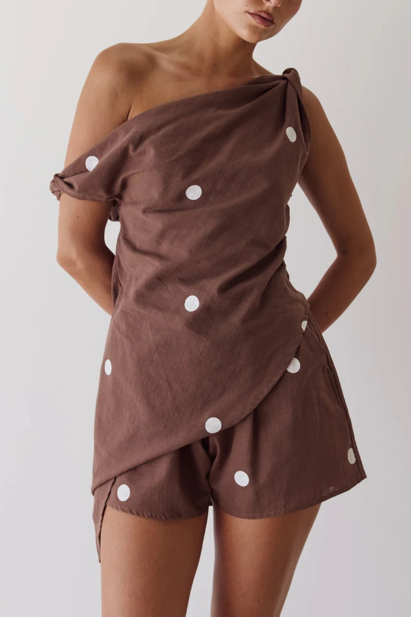 Unique Printed Asymmetrical Off-shoulder Top and Elastic Waist Casual Pocket Shorts Set