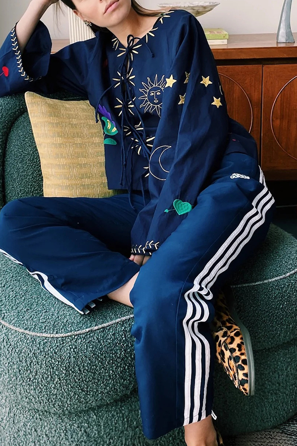 Fashionable Embroidered Lace-up Long-sleeved Loose Top-consonak