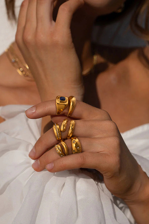 Fashionable Inlaid Zircon Stainless Steel Gold-plated Ring-consonak