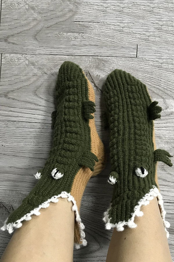Christmas Knitted Crocodile Socks-consonak