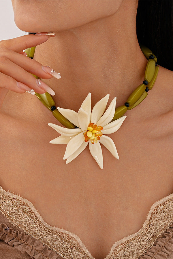 Fashionable Bamboo Crystal Flower Necklace and Earrings-consonak