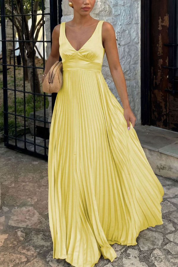 Solid Color V-neck Sleeveless Fitted Waist Backless Pleated Maxi Dress | Consonak