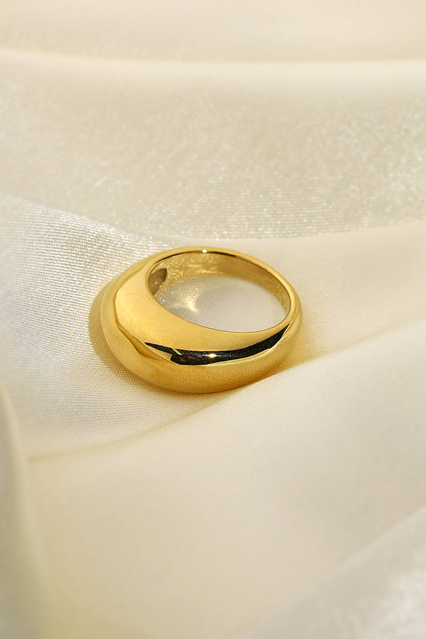 Fashionable Inlaid Zircon Stainless Steel Gold-plated Ring | Consonak