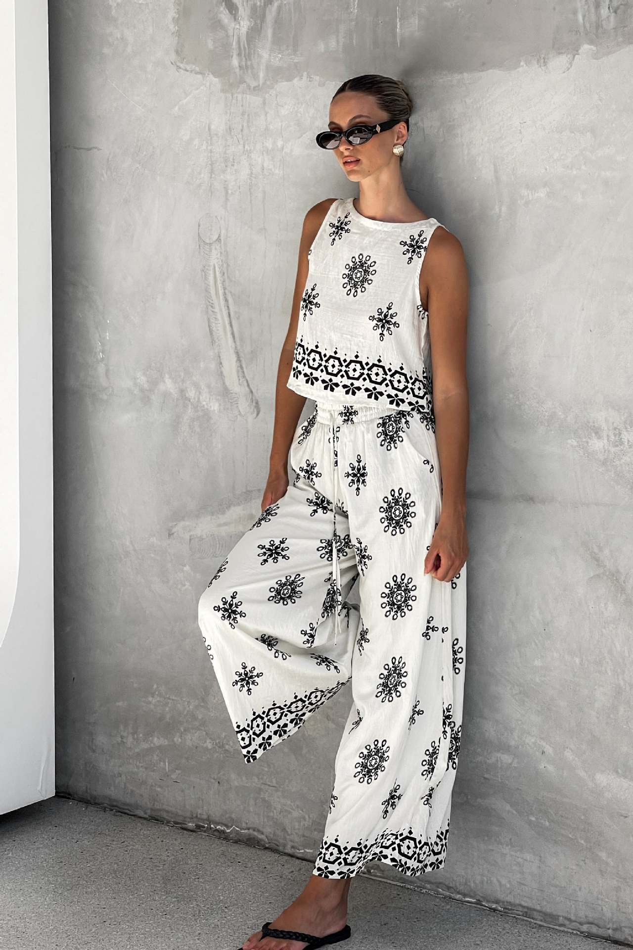 Unique Printed Round Neck Sleeveless Button Top and Elastic Waist Pocket Wide Leg Pants Set-consonak