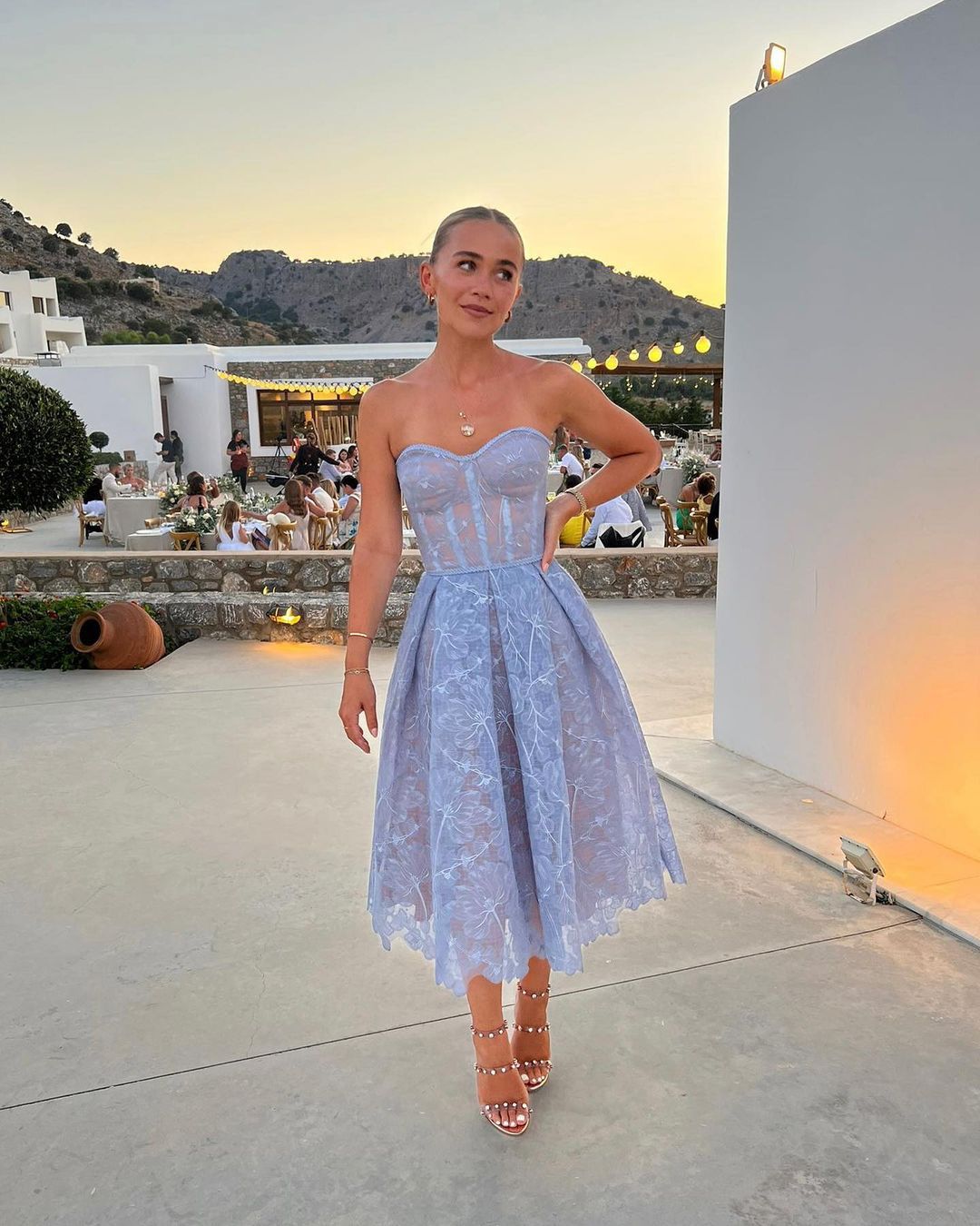 Ladies' Sexy Cup Embroidered Lace Evening Dress, Evening Women's Beach Resort Dress, Tight Skincare Dress-consonak