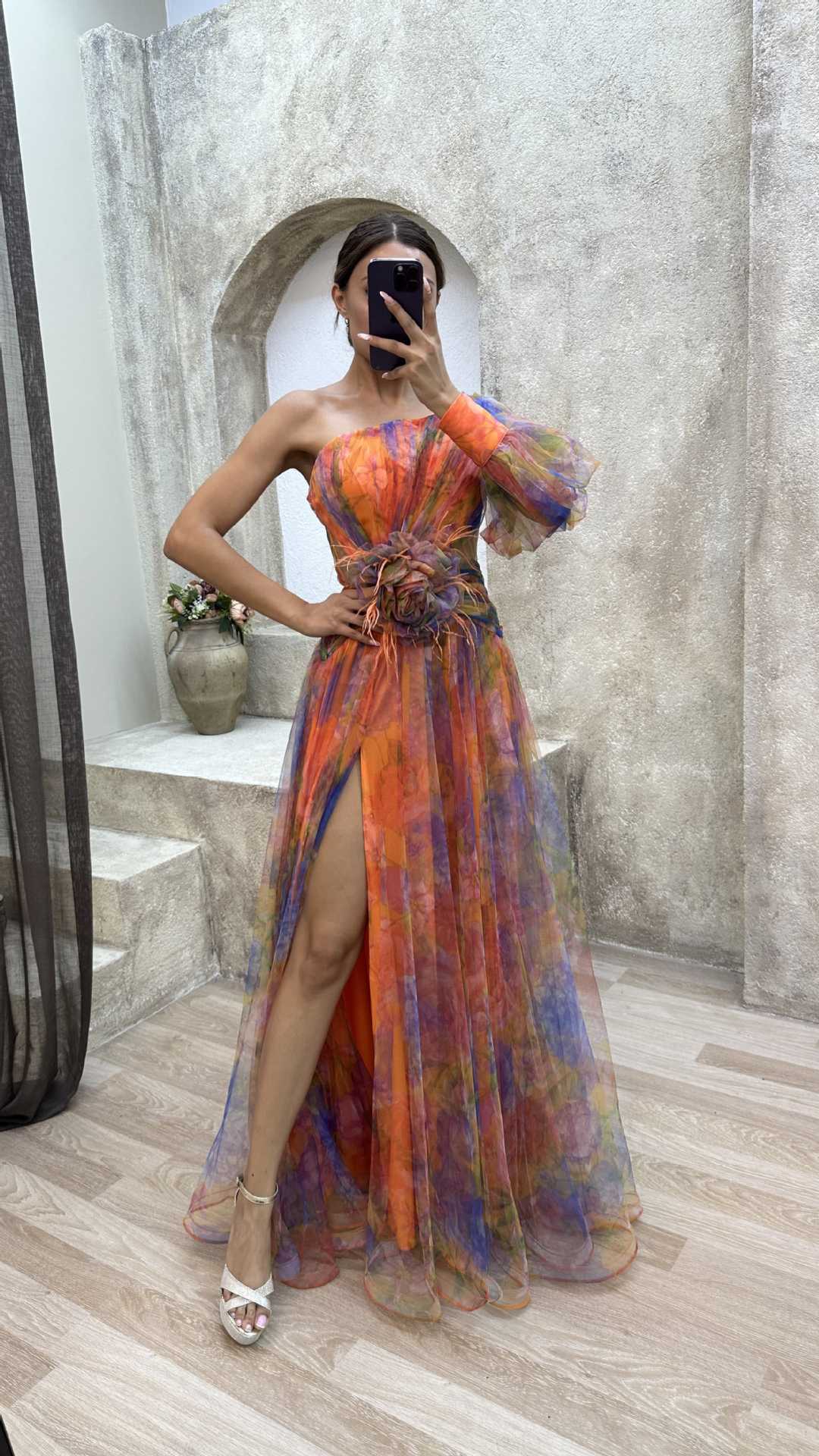 Elegant and beautiful chiffon floral pleated single shoulder sleeve slit long skirt for family-Consonak