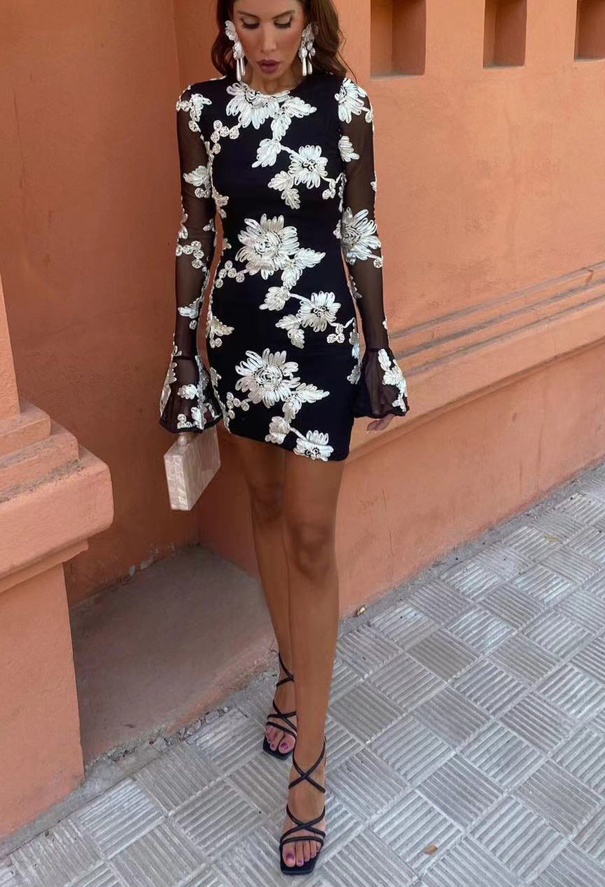 Ladies' lace and lace fashionable backless flared sleeves, hip hugging sexy dress, sexy slim fit-consonak