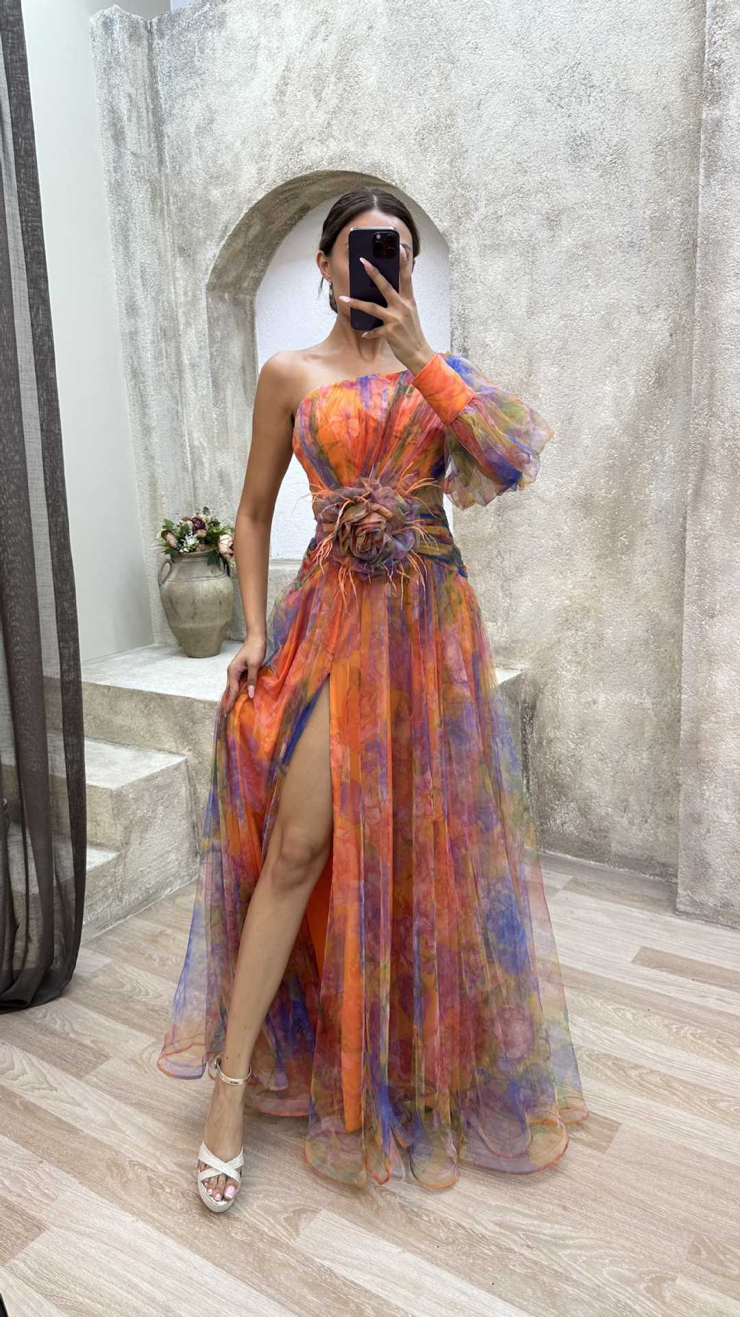 Elegant and beautiful chiffon floral pleated single shoulder sleeve slit long skirt for family-consonak