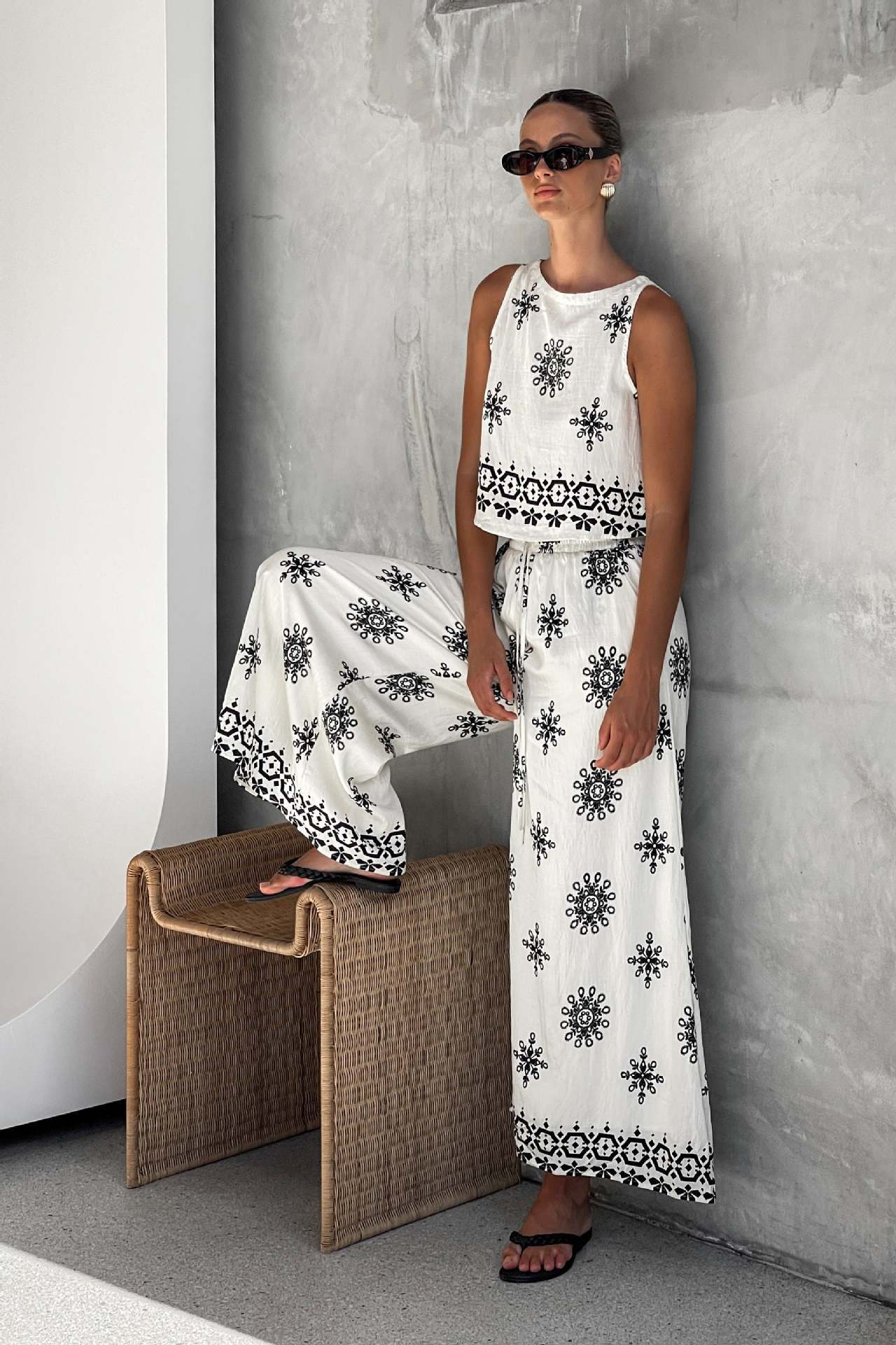 Unique Printed Round Neck Sleeveless Button Top and Elastic Waist Pocket Wide Leg Pants Set-consonak