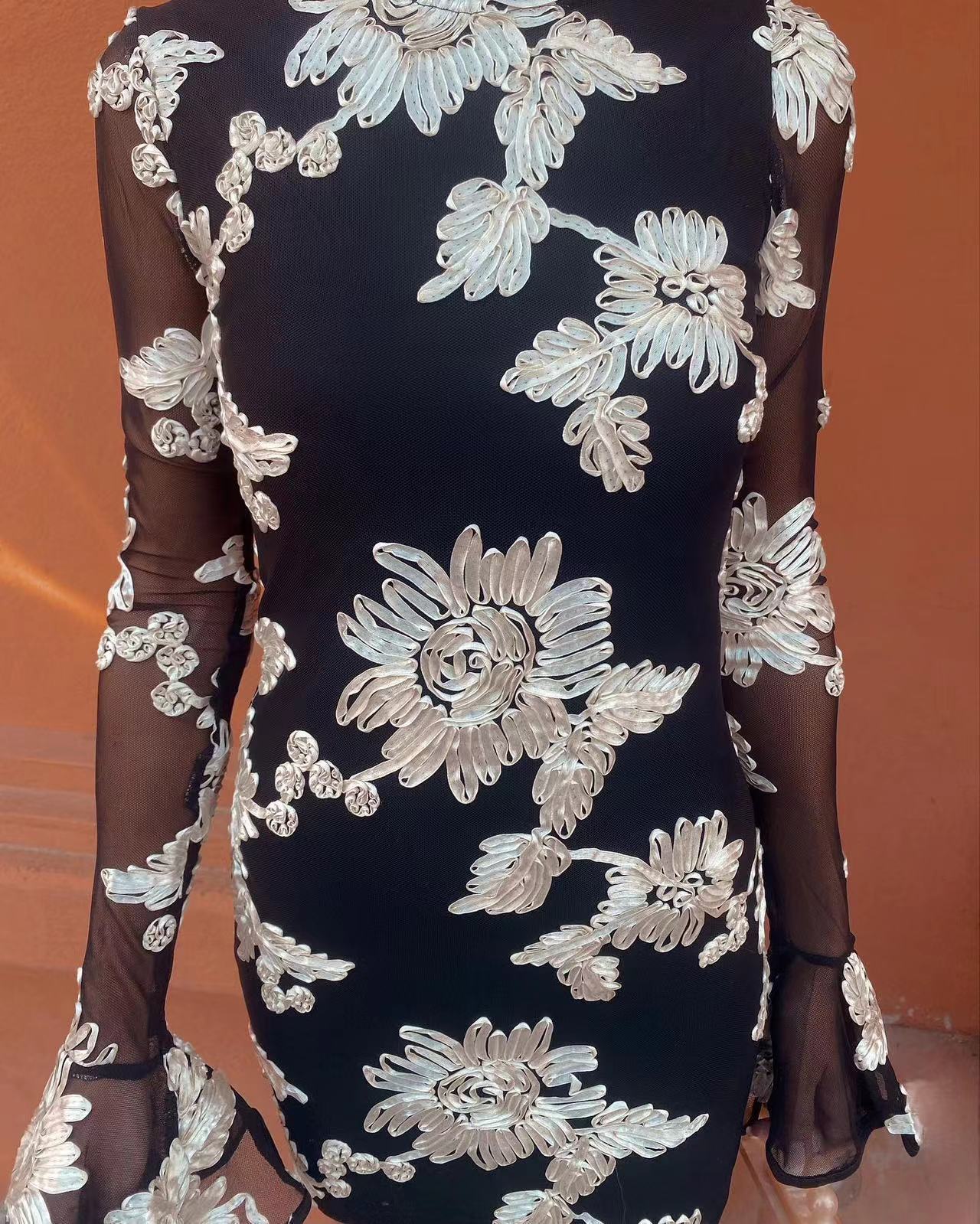 Ladies' lace and lace fashionable backless flared sleeves, hip hugging sexy dress, sexy slim fit-consonak