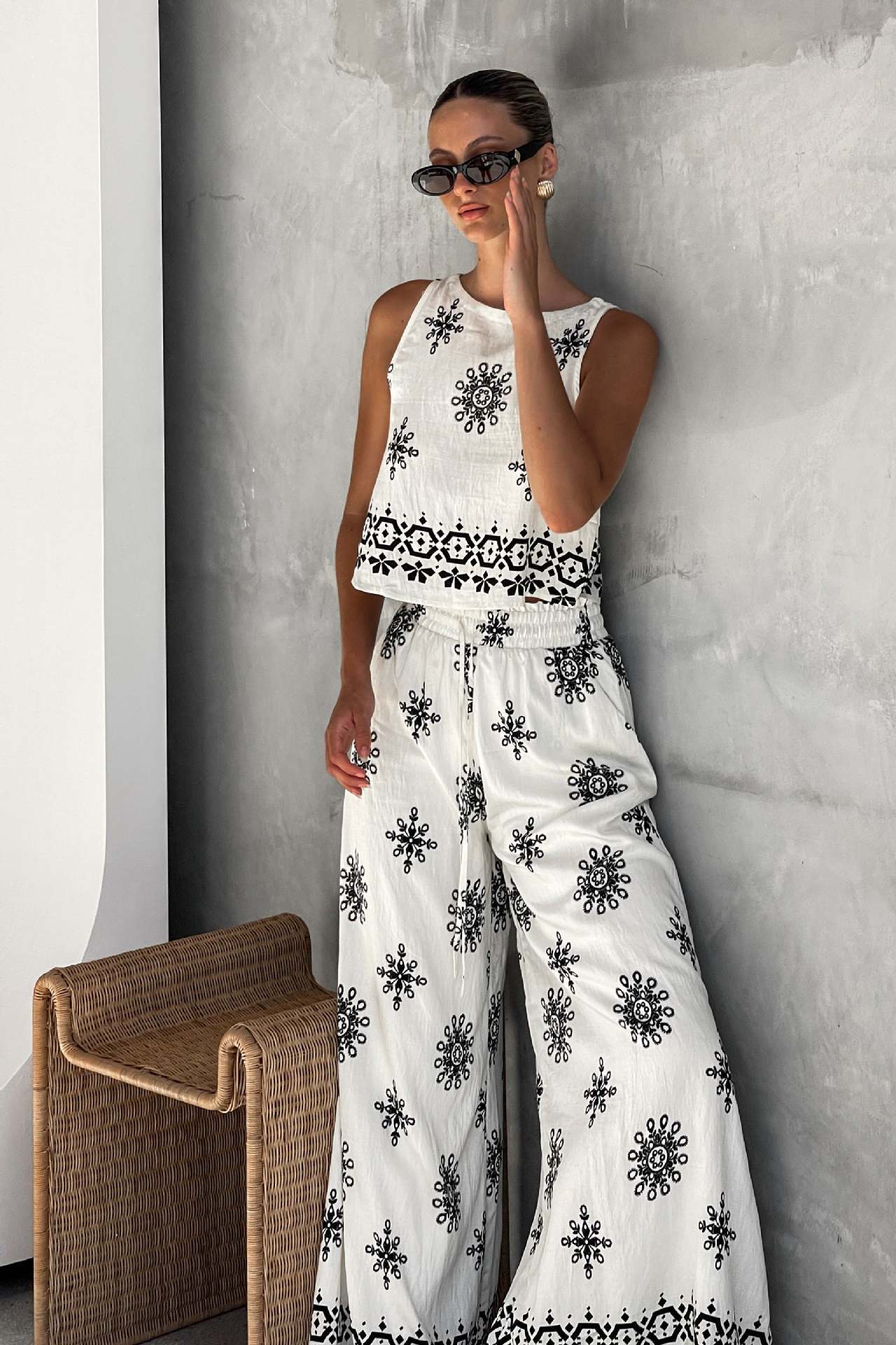 Unique Printed Round Neck Sleeveless Button Top and Elastic Waist Pocket Wide Leg Pants Set-consonak