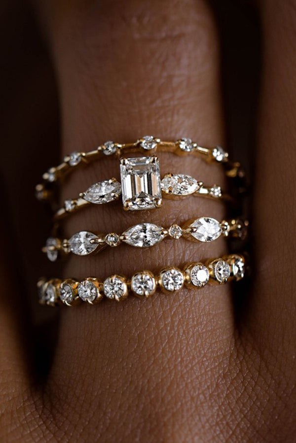 Delicate and Elegant Sparkling Zircon Ring-consonak