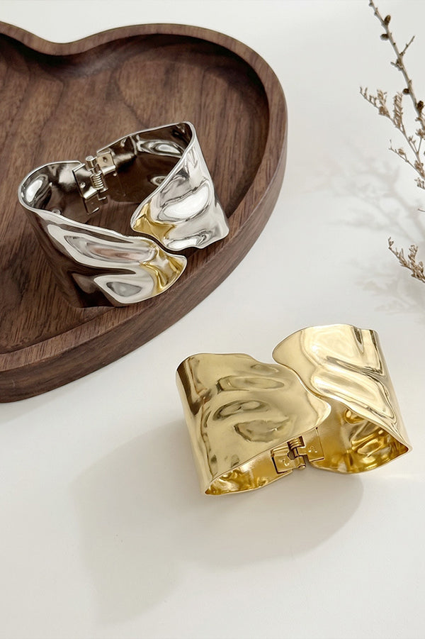 A Stylish and Distinctive Open-style Bracelet Featuring An Irregular, Crisscross Design.-Consonak