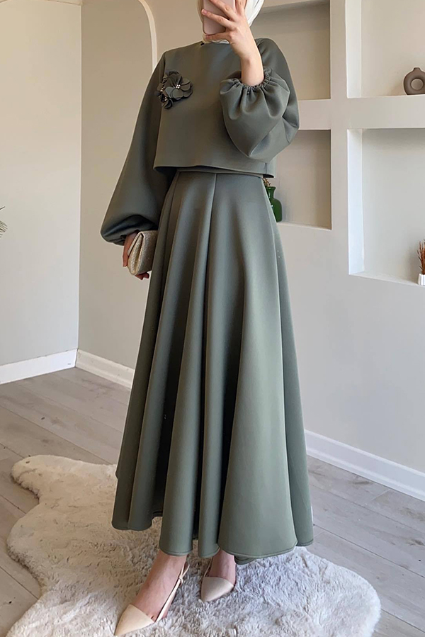 Solid Color Flower-embellished Lantern Sleeve Loose Top and Casual Maxi Skirt Set-consonak