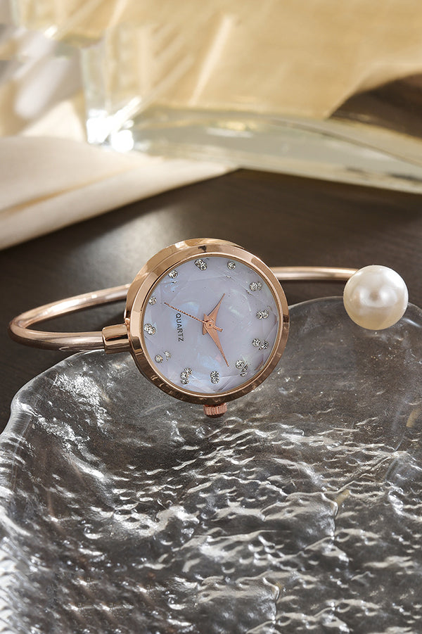 Fashionable Mother-of-Pearl Diamond Pointer Bracelet Watch | Consonak