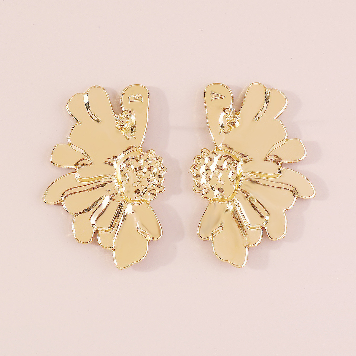 Retro Alloy Floral Pattern Earrings-consonak