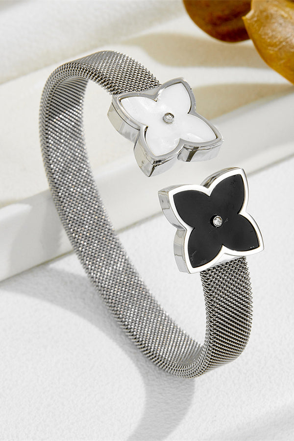 Fashionable Four-leaf Flower Metal Bracelet-consonak