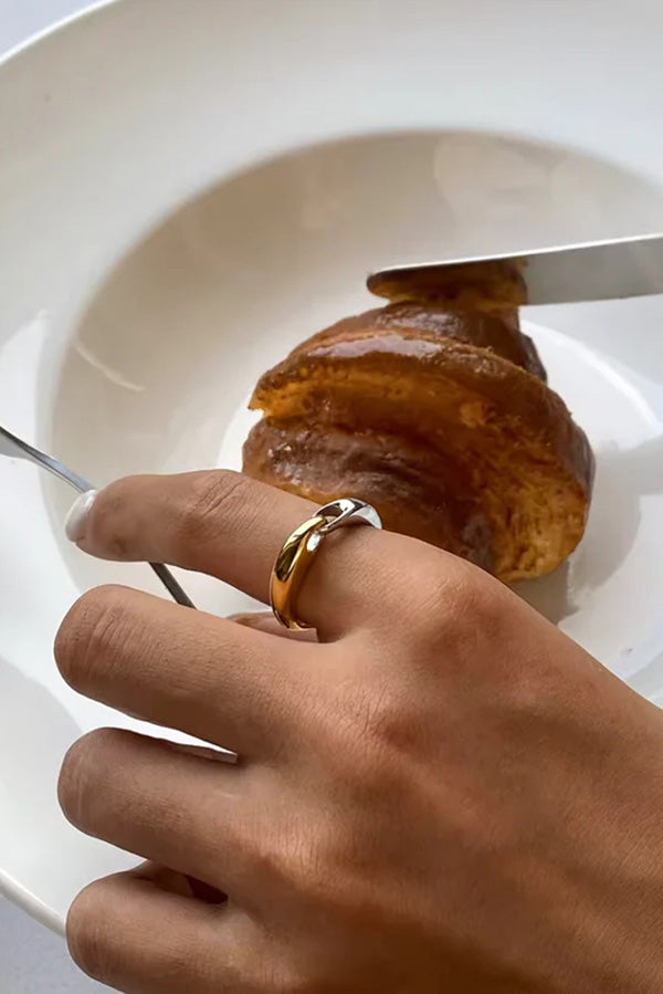 Fashionable Gold and Silver Color Matching Stainless Steel Simple Ring-consonak