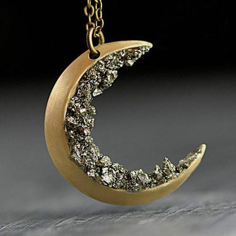Vintage Moon-shaped Diamond Necklace | Consonak