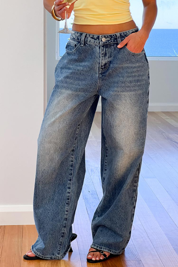 Retro-style Loose Heart-shaped Back Pockets Wide-leg Jeans