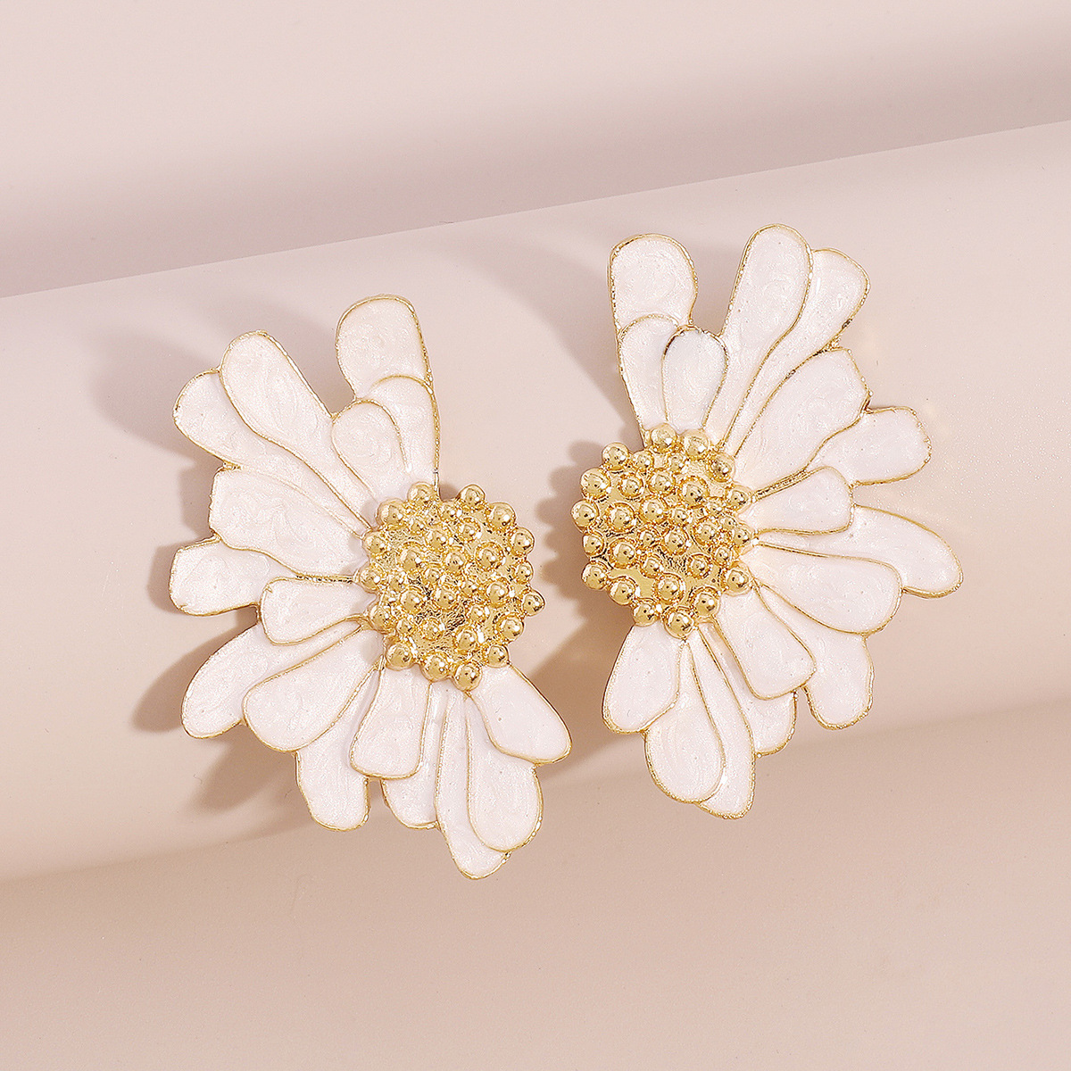 Retro Alloy Floral Pattern Earrings-consonak