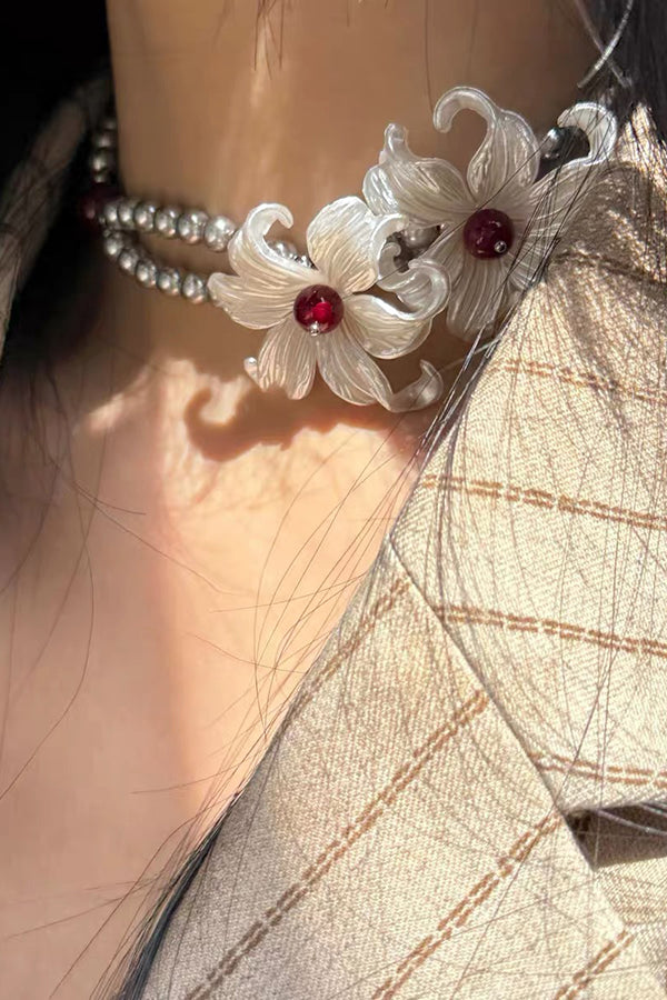 Fashionable Iris Elegant Silver Pearl Necklace-consonak